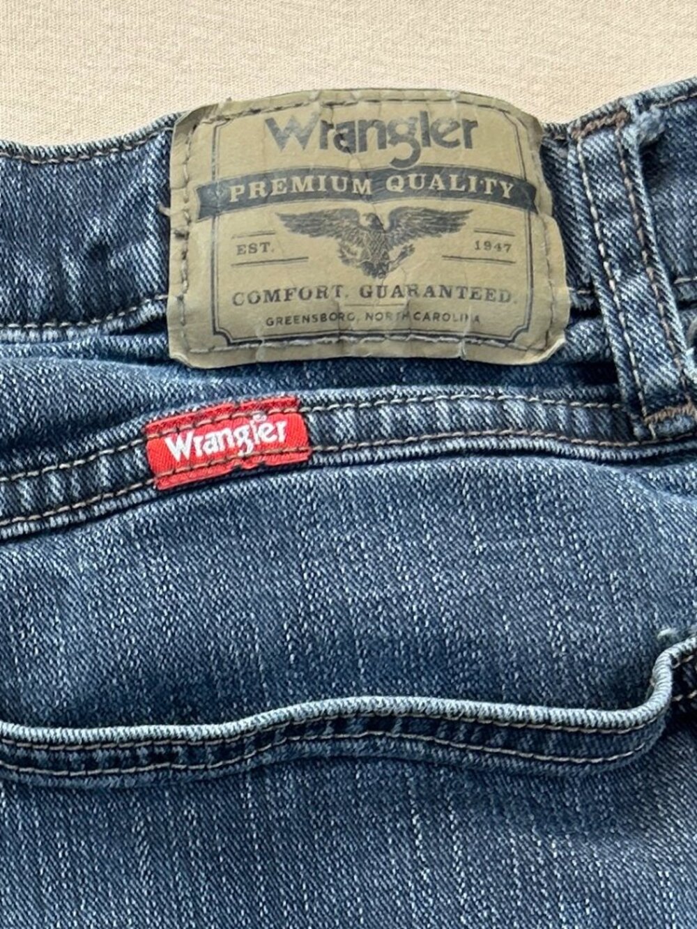 Wrangler Jeans Mens Size 30x32 Blue Denim Mid Rise Straight Dark Wash Stretch